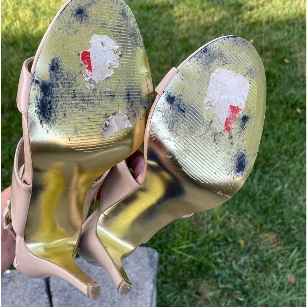 STEVE MADDEN~DANCER~COUPLE SCUFF MARKS AS SHOWN~PATENT LEATHER~SIZE 7 1/2~BR